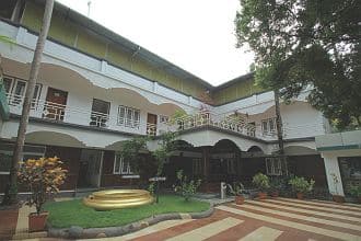 https://imgcld.yatra.com/ytimages/image/upload/t_hotel_yatra_city_desktop/v1464548354/Domestic Hotels/Hotels_Thiruvananthapuram/Rajapark Beach Resort/HO_hpD7Zd.jpg